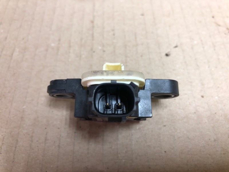 Датчик удара передний левый JUKE 10-19 2012 Хетчбек 1.6 MR16DDT