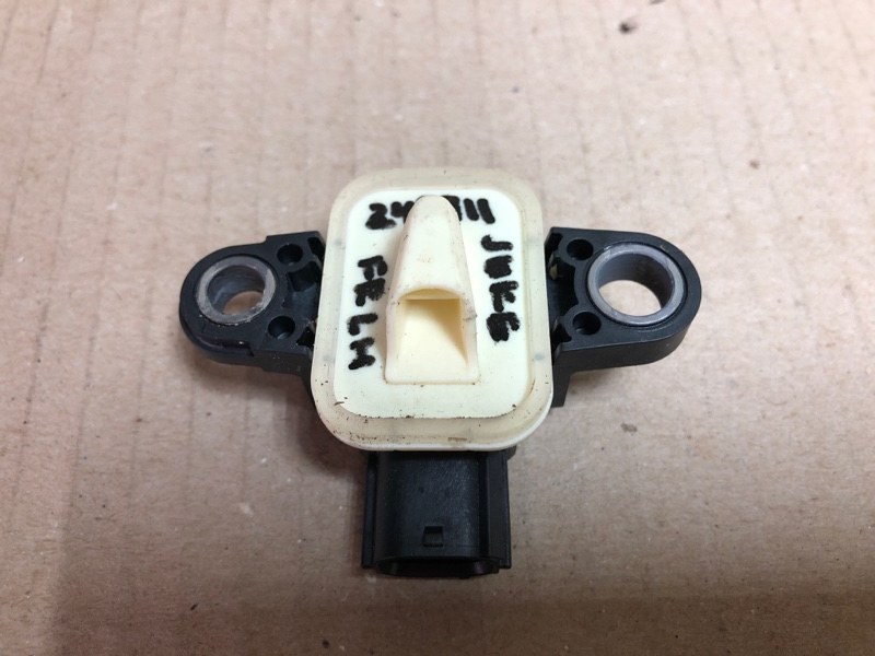 Датчик удара передний левый NISSAN JUKE 10-19 Хетчбек 1.6 MR16DDT