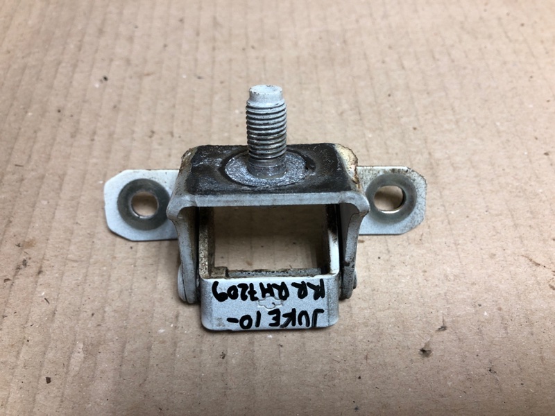 Петля крышки багажника правая NISSAN JUKE 10-19 2012 Хетчбек 1.6 MR16DDT 90400-1KA0A Б/У