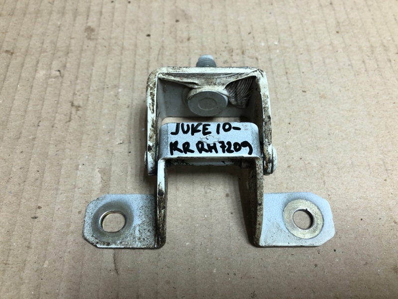 Петля крышки багажника правая NISSAN JUKE 10-19 Хетчбек 1.6 MR16DDT