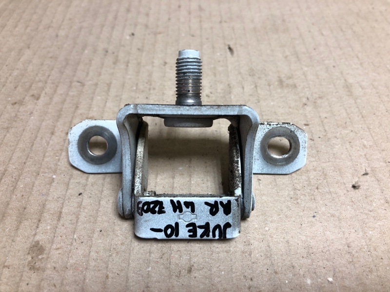 Петля крышки багажника левая NISSAN JUKE 10-19 2012 Хетчбек 1.6 MR16DDT 90400-1KA0A Б/У