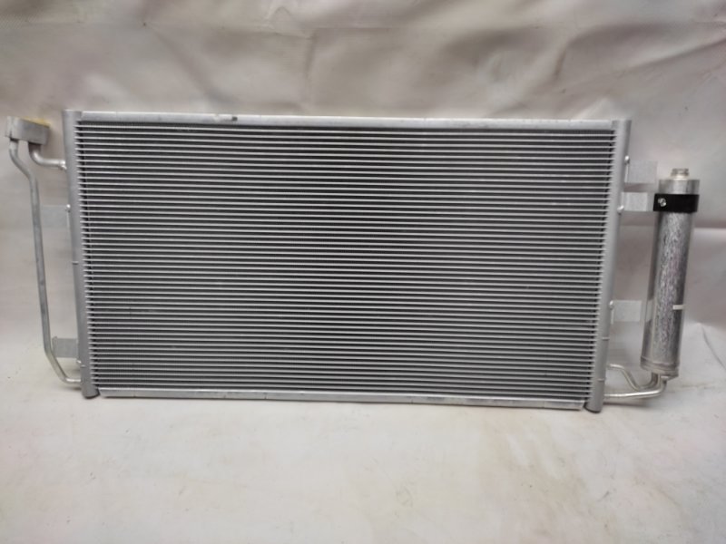 Радиатор кондиционера NISSAN LEAF 10-17 92100-3NA0A новая