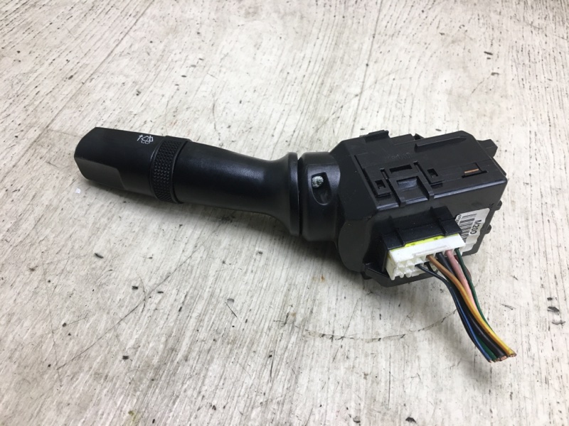 Подрулевой переключатель правый KIA FORTE/CERATO TD 08-13 TD 2.0 G4KD Подрулевой переключатель правый KIA FORTE/CERATO TD 08-13 TD 2.0 G4KD