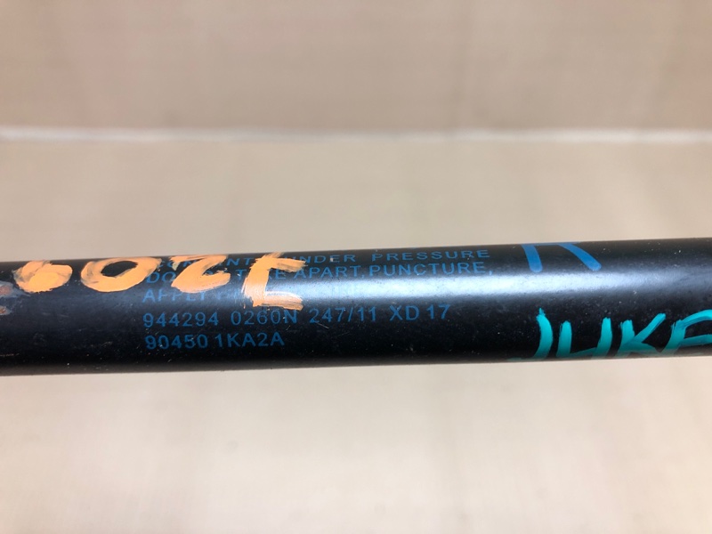 Амортизатор крышки багажника правый JUKE 10-19 2012 Хетчбек 1.6 MR16DDT Амортизатор крышки багажника правый JUKE 10-19 2012 Хетчбек 1.6 MR16DDT