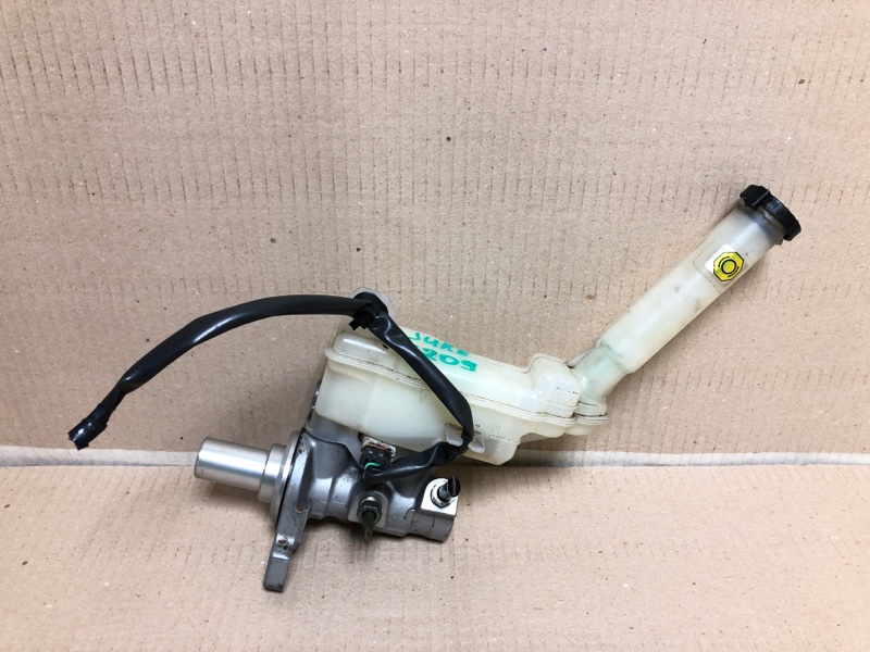 Главный тормозной цилиндр NISSAN JUKE 10-19 2012 Хетчбек 1.6 MR16DDT D6010-1KD1A Б/У