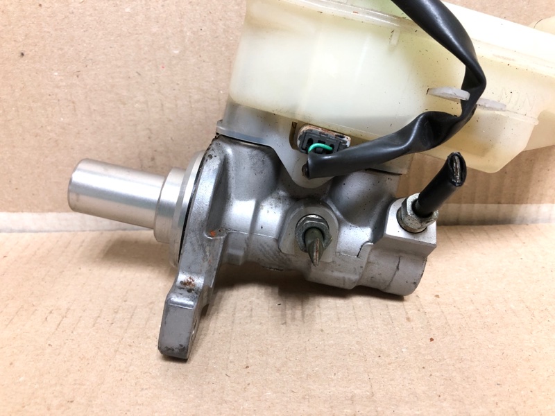 Главный тормозной цилиндр JUKE 10-19 2012 Хетчбек 1.6 MR16DDT