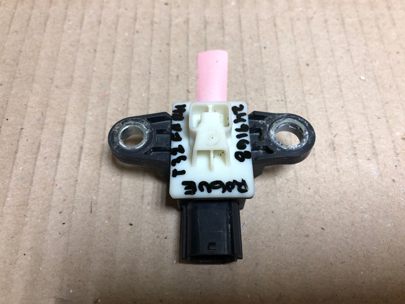 Датчик удара передний правый X-TRAIL/ROGUE T32 13-20 2016 T32 2.5 QR25DE