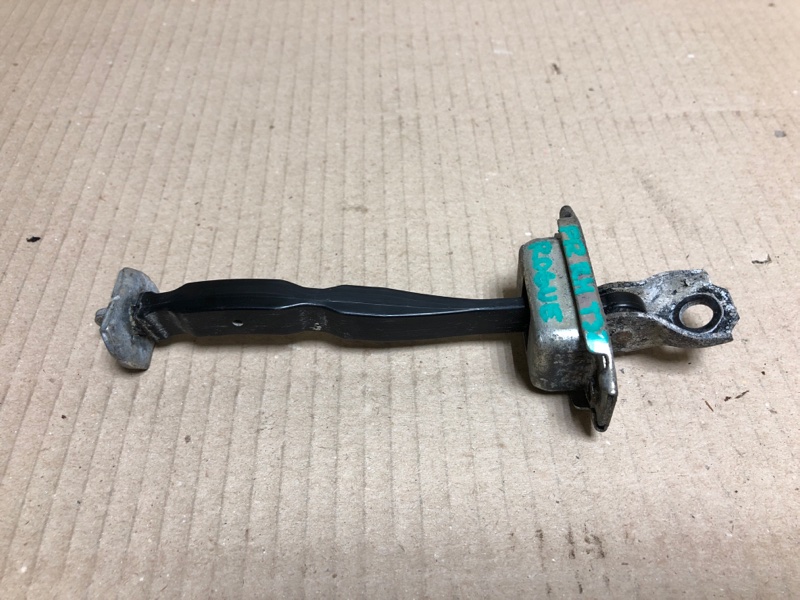 Запчасть ограничитель двери передний правый NISSAN X-TRAIL/ROGUE T32 13-20 2016 T32 2.5 QR25DE 80430-4CL0A Б/У Ограничитель двери передний правый NISSAN X-TRAIL/ROGUE T32 13-20 2016 T32 2.5 QR25DE 80430-4CL0A Б/У