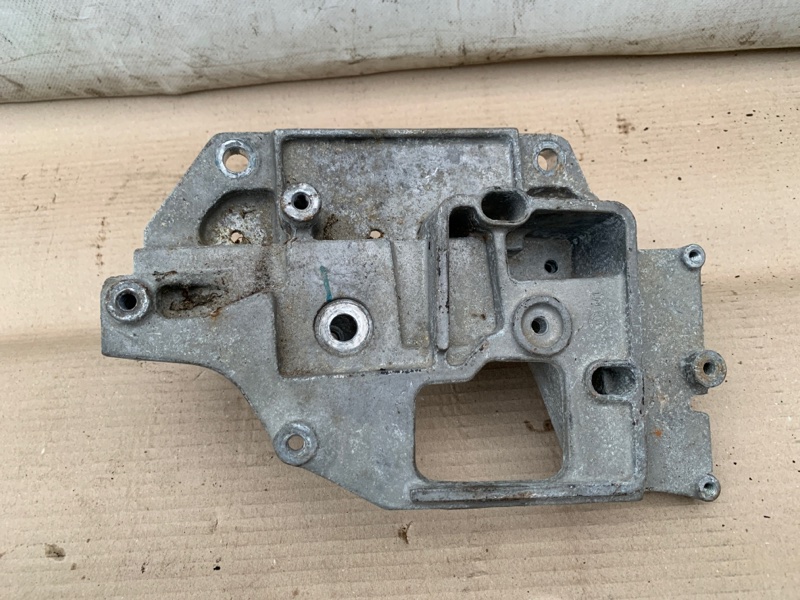 Кронштейн опоры двигателя левый JUKE 10-19 2012 Хетчбек 1.6 MR16DDT