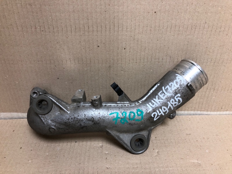 Запчасть патрубок интеркулера NISSAN JUKE 10-19 2012 Хетчбек 1.6 MR16DDT 14460-1KC0A Б/У Патрубок интеркулера NISSAN JUKE 10-19 2012 Хетчбек 1.6 MR16DDT 14460-1KC0A Б/У