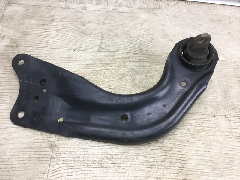 Рычаг задней подвески продольный правый MAZDA 3 BM 13-19 2016 BM 2.0 PE-VPS B45A-28-200A Б/У