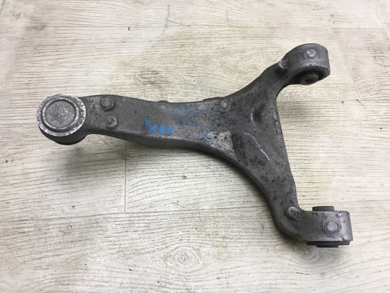 Рычаг задней подвески поперечный верхний левый KIA SORENTO XM 09-14 XM 2.4 G4KJ