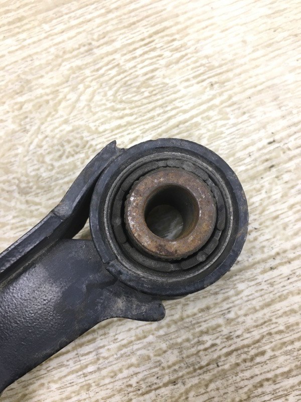 Рычаг задней подвески поперечный верхний PASSAT B7 11-15 2013 A32 CBTA 2.5L