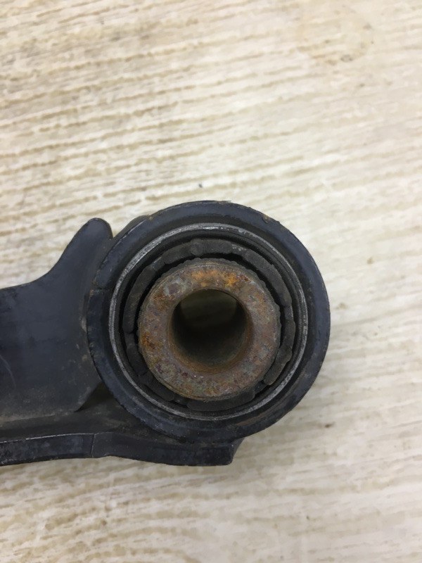 Рычаг задней подвески поперечный верхний PASSAT B7 11-15 2013 A32 CBTA 2.5L