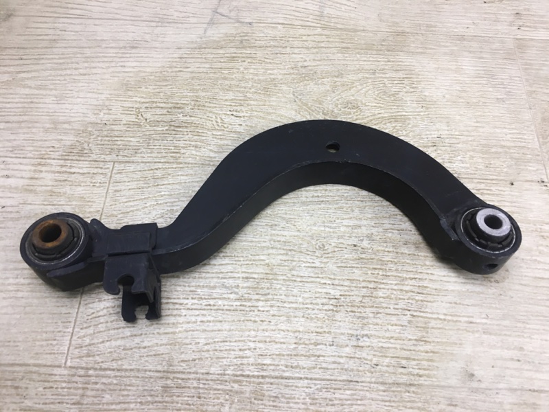 Рычаг задней подвески поперечный верхний PASSAT B7 11-15 2014 A32 1.8 CPRA