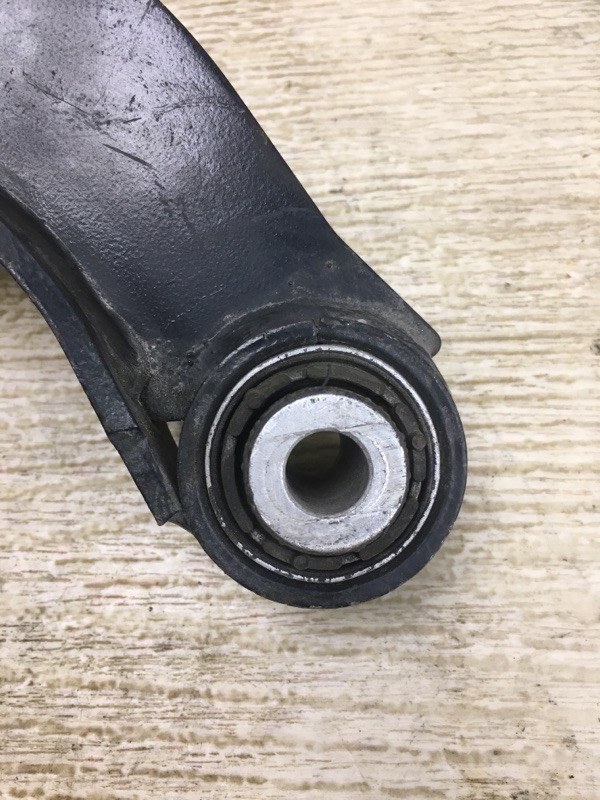 Рычаг задней подвески поперечный верхний PASSAT B7 11-15 2014 A32 1.8 CPRA