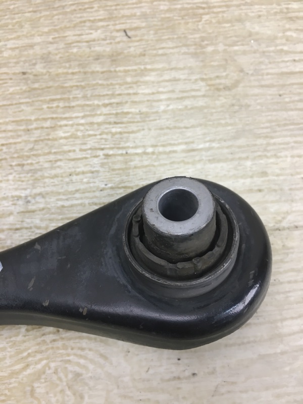 Рычаг задней подвески поперечный нижний PASSAT B7 11-15 2013 A32 CBTA 2.5L