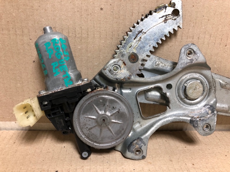 Стеклоподъемник задний правый X-TRAIL/ROGUE T32 13-20 2016 T32 2.5 QR25DE