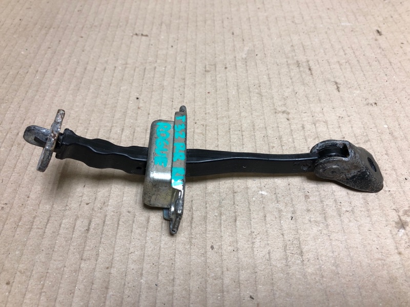 Ограничитель двери задний правый NISSAN X-TRAIL/ROGUE T32 13-20 2016 T32 2.5 QR25DE 82430-4CL0A Б/У