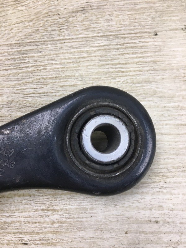 Рычаг задней подвески поперечный нижний правый PASSAT B7 11-15 2014 A32 1.8 CPRA