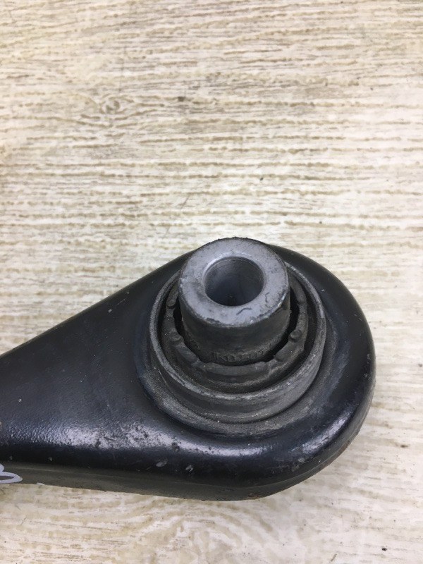 Рычаг задней подвески поперечный нижний правый PASSAT B7 11-15 2014 A32 1.8 CPRA