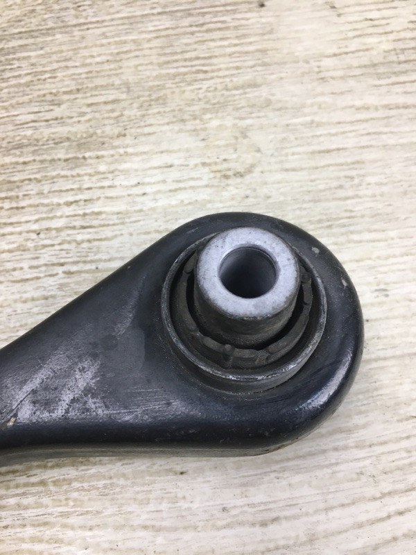 Рычаг задней подвески поперечный нижний левый PASSAT B7 11-15 2014 A32 1.8 CPRA