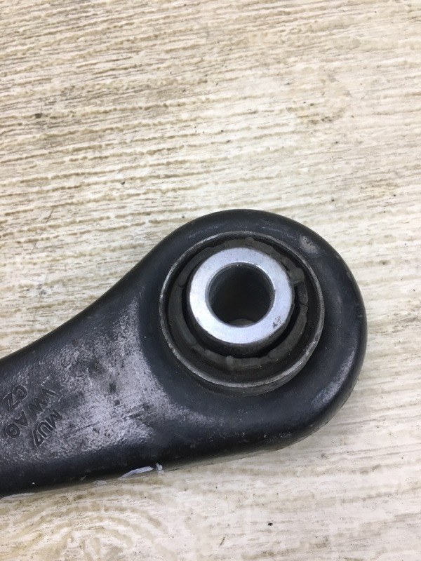 Рычаг задней подвески поперечный нижний левый PASSAT B7 11-15 2014 A32 1.8 CPRA