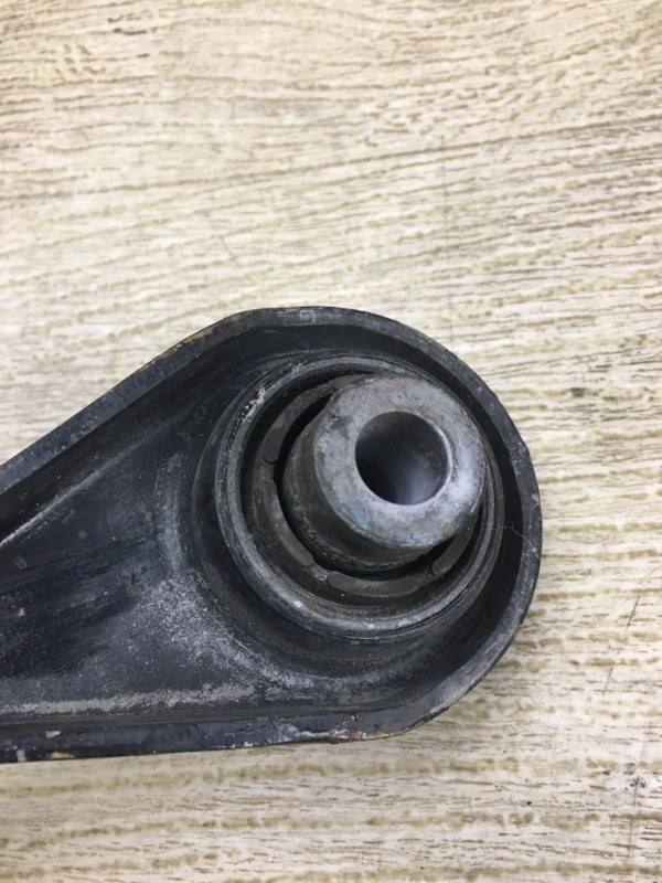 Рычаг задней подвески поперечный нижний левый PASSAT B7 11-15 2014 A32 1.8 CPRA