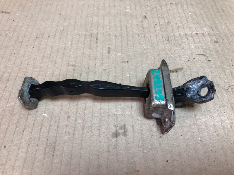 Ограничитель двери задний левый NISSAN X-TRAIL/ROGUE T32 13-20 T32 2.5 QR25DE Ограничитель двери задний левый NISSAN X-TRAIL/ROGUE T32 13-20 T32 2.5 QR25DE