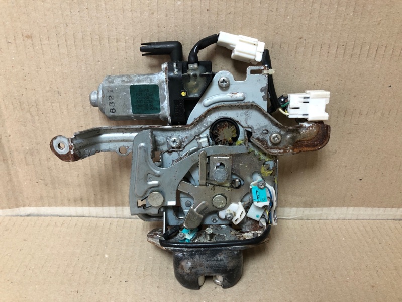 Замок крышки багажника NISSAN X-TRAIL/ROGUE T32 13-20 T32 2.5 QR25DE