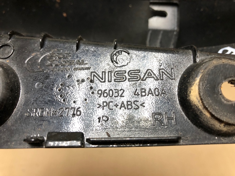 Спойлер крышки багажника задний правый X-TRAIL/ROGUE T32 13-20 2016 T32 2.5 QR25DE