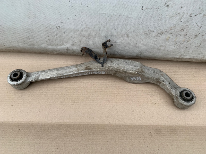 Рычаг задней подвески поперечный верхний правый X-TRAIL/ROGUE T32 13-20 2016 T32 2.5 QR25DE