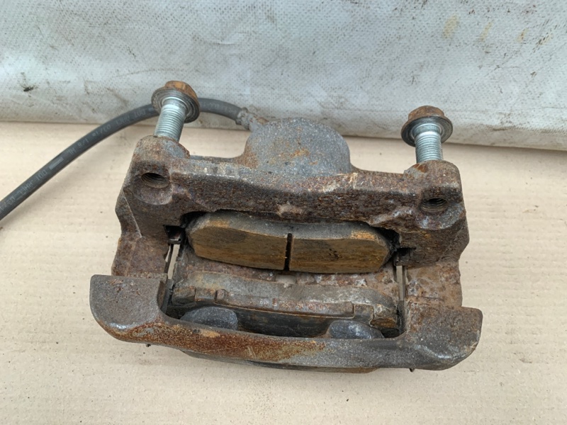 Суппорт тормозной передний левый X-TRAIL/ROGUE T32 13-20 2016 T32 2.5 QR25DE