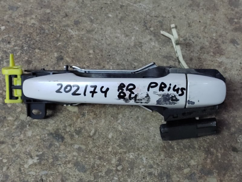 Запчасть ручка двери наружная задняя правая TOYOTA PRIUS - 30 09-17 69211-74020-A0 Б/У Ручка двери наружная задняя правая TOYOTA PRIUS - 30 09-17 69211-74020-A0 Б/У