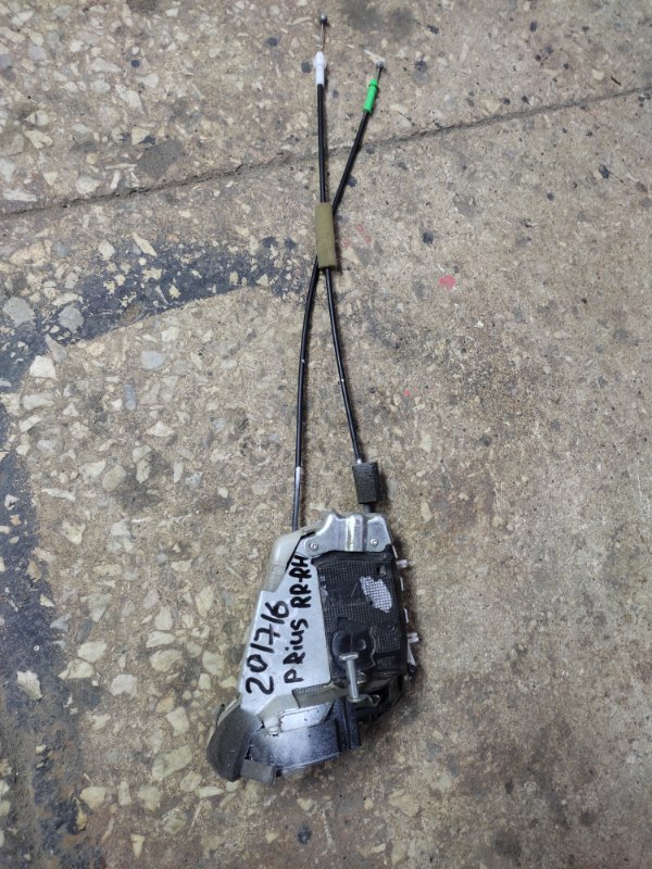 Замок двери задний правый TOYOTA PRIUS - 30 09-17 69050-47070 Б/У