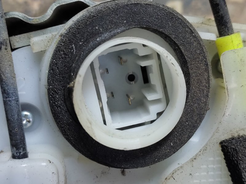 Замок двери задний правый TOYOTA PRIUS - 30 09-17