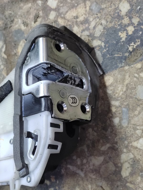 Замок двери задний правый PRIUS - 30 09-17