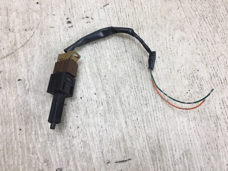 Датчик положения педали тормоза NISSAN JUKE 10-19 2010 F15 1.6 MR16DDT 25300-AT300 Б/У