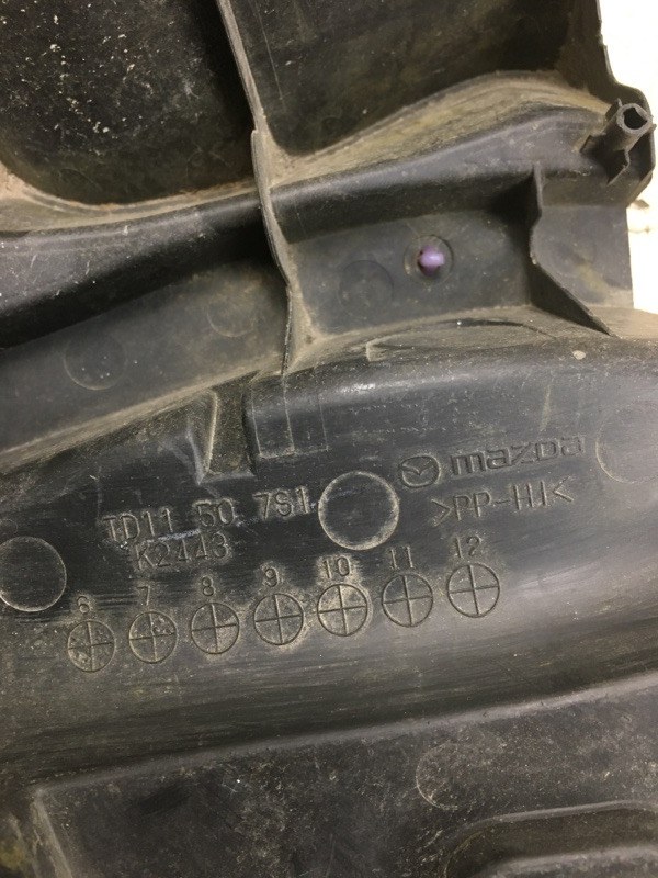 Пластик под лобовое стекло / Жабо левый CX-9 06-16