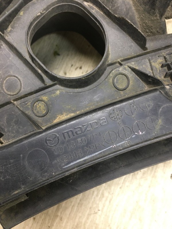 Пластик под лобовое стекло / Жабо левый CX-9 06-16