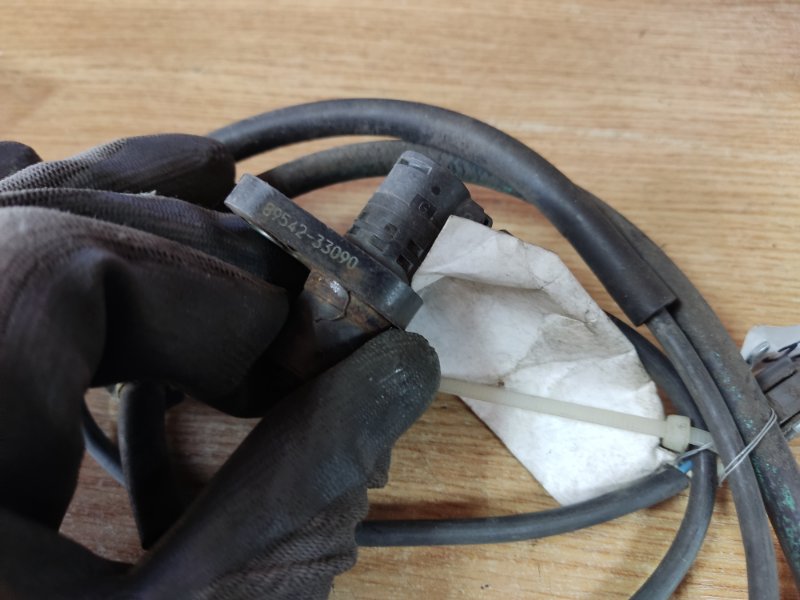 Датчик ABS передний правый CAMRY 40 06-11