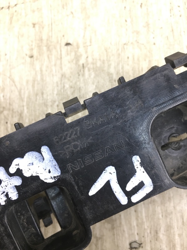 Кронштейн переднего бампера (на крыле) левый PATHFINDER R52 12-21 2014 R52 3.5 VQ35DE