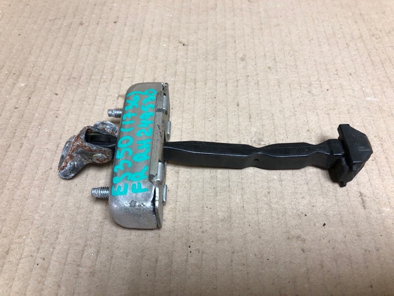 Запчасть ограничитель двери передний правый LEXUS ES350 06-12 2008 XV40 3.5 2GR-FE 68610-33080 Б/У Ограничитель двери передний правый LEXUS ES350 06-12 2008 XV40 3.5 2GR-FE 68610-33080 Б/У