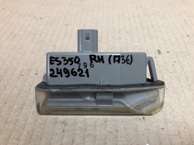 Подсветка номера правая ES350 06-12 2008 XV40 3.5 2GR-FE