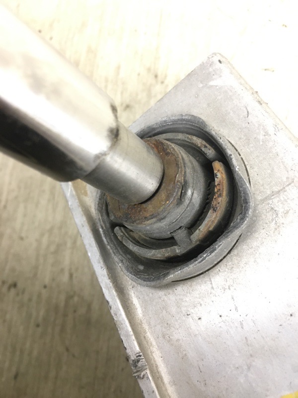 Рычаг задней подвески поперечный нижний KIZASHI 09-14