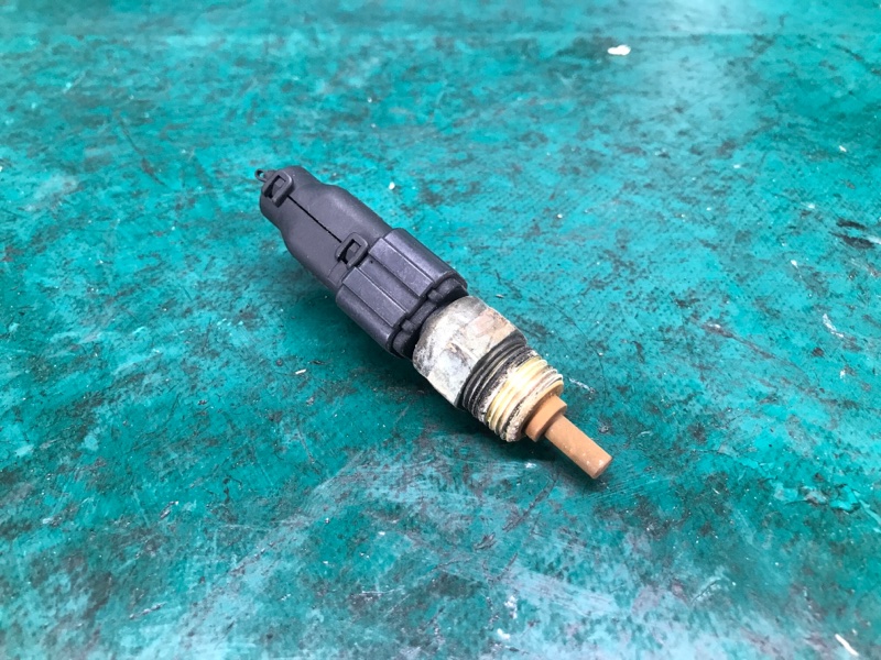 Датчик температуры охлаждающей жидкости HYUNDAI ELANTRA HD 06-11 2008 Седан 2.0 G4GC 39220-38020 Б/У