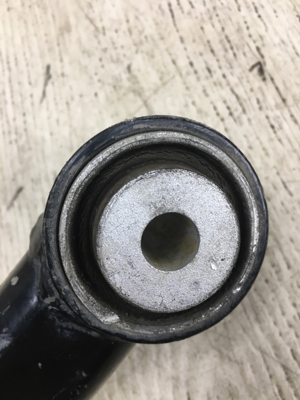 Рычаг задней подвески продольный правый RENEGADE (BU) 14- 2018 BU 2.4 ED6 Рычаг задней подвески продольный правый RENEGADE (BU) 14- 2018 BU 2.4 ED6