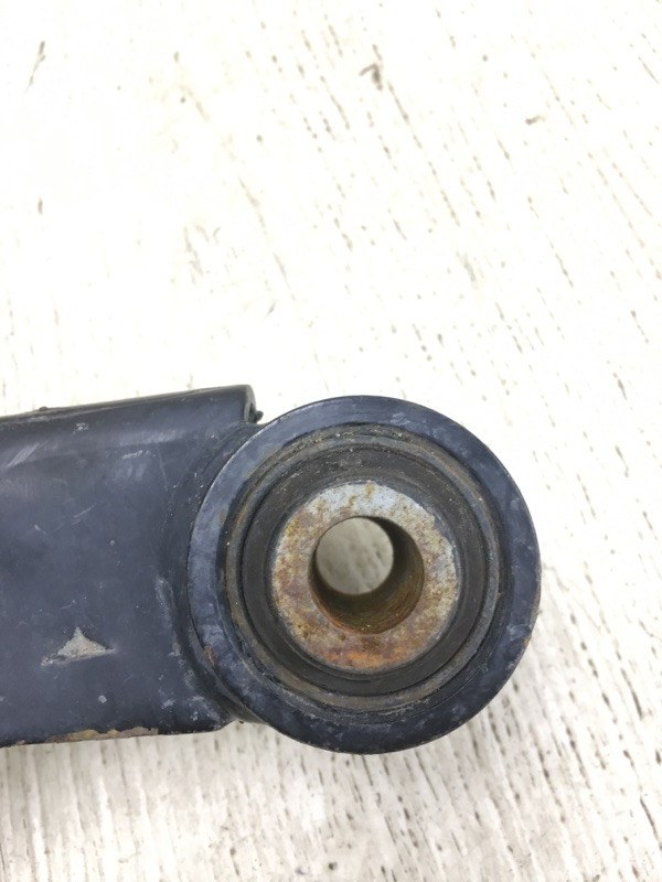 Рычаг задней подвески поперечный нижний правый X-TRAIL/ROGUE T32 13-20 2017 T32 2.5 QR25DE