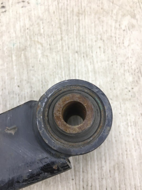 Рычаг задней подвески поперечный нижний правый X-TRAIL/ROGUE T32 13-20 2017 T32 2.5 QR25DE