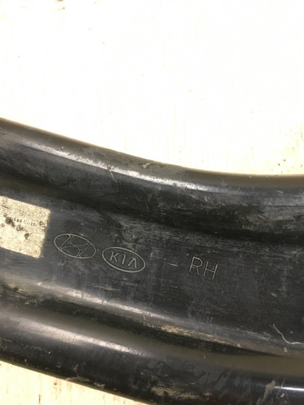 Рычаг задней подвески продольный правый HYUNDAI SONATA YF 10-14 YF 2.4 G4KK Рычаг задней подвески продольный правый HYUNDAI SONATA YF 10-14 YF 2.4 G4KK
